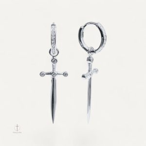 Boucles d'oreilles en forme de croix avec motif épée