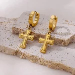 Bijoux raffinés en forme de croix pour un style contemporain
