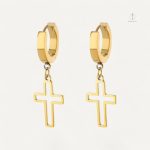Boucles d'oreilles pendantes avec croix élégante
