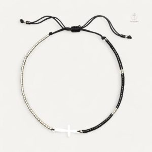 Bracelet à breloques avec croix en argent