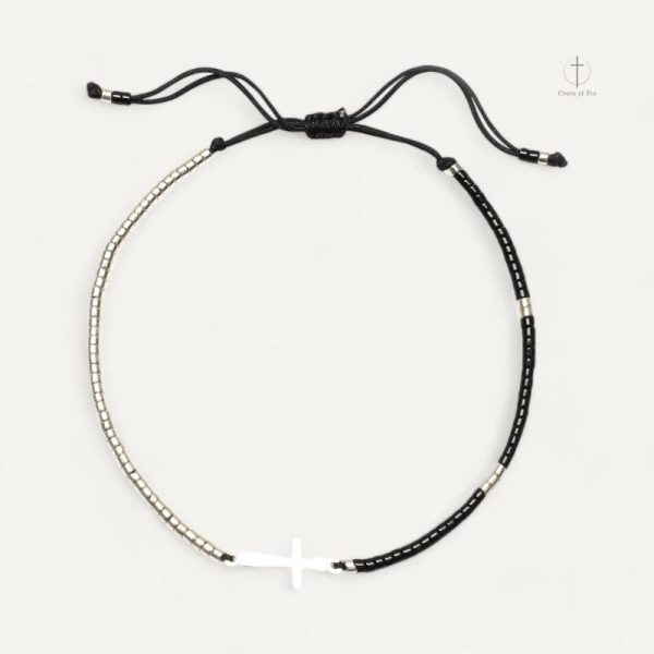 Bracelet à breloques avec croix en argent