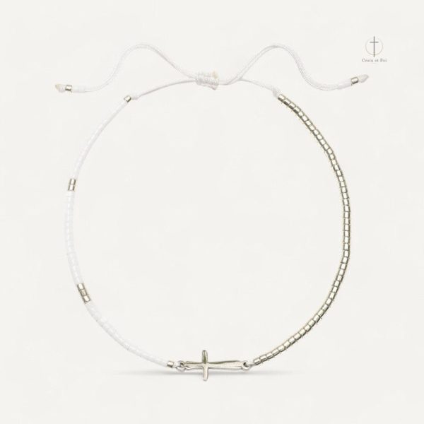 Accessoire de mode : bracelet en perles et croix