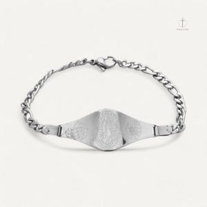 Bijou en chaîne, médaille gravée au design croix