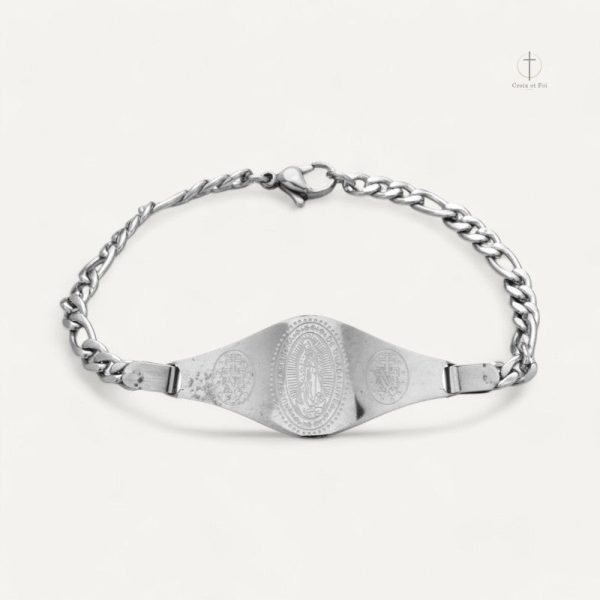 Bijou en chaîne, médaille gravée au design croix