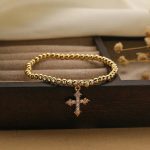 Bracelet Croix, un accessoire spirituel au style rétro