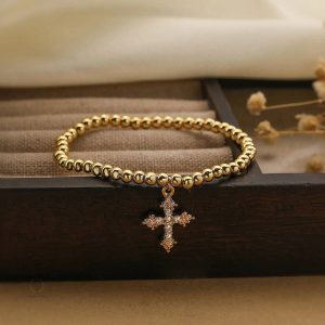 Bracelet Croix, un accessoire spirituel au style rétro