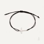 Élégant bracelet avec croix en cordon