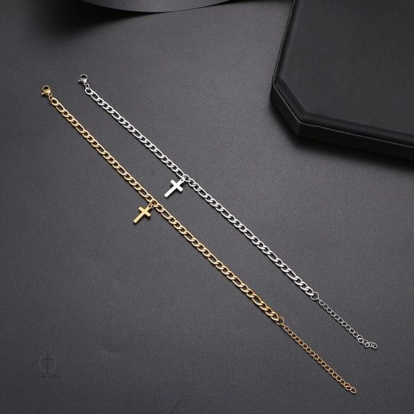 Bracelet avec motif de croix, idéal pour un look quotidien