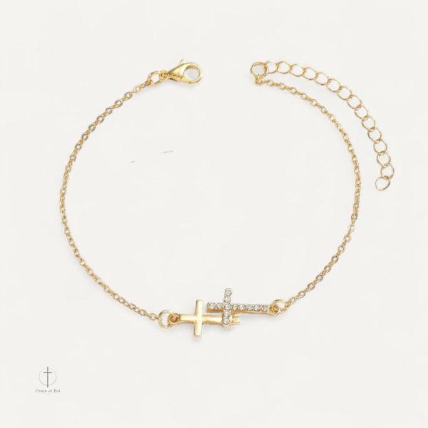bracelet-croix-dore-avec-strass-1 Bracelet Croix Doré avec Strass élégant et raffiné