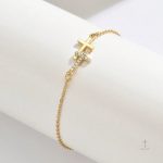 Bracelet croix doré, parfait pour une touche de brillance