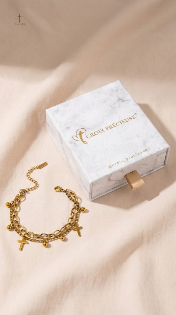 Bracelet Croix doré, accessoire essentiel pour toutes occasions