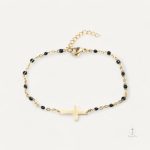Bracelet croix en métal doré avec perles colorées