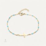 Bracelet moderne croix doré avec embellissements en perles