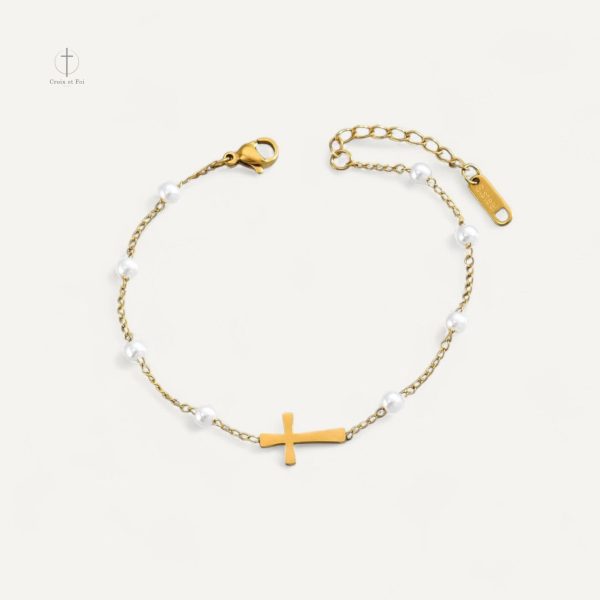 bracelet-croix-dore-perles-elegantes-1 Bracelet Croix Dorée avec Perles Élégantes