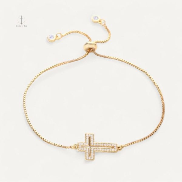 bracelet-croix-elegance-intemporelle-1 Bracelet Croix Élégance Intemporelle