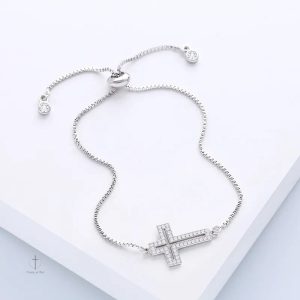 Accessoire en croix raffiné pour un style moderne