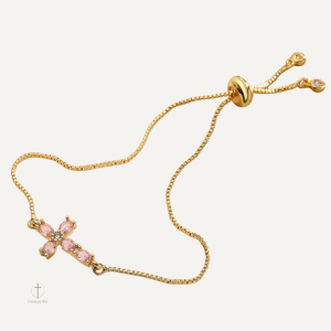 Bracelet croix stylisé pour un look moderne