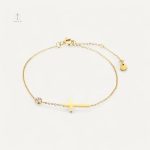 Bracelet Croix pour Femme en design simpliste