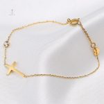 Accessoire femme : bracelet Croix épuré et chic