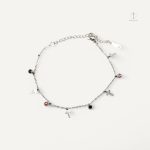 Accessoire mode avec croix et éclat raffiné