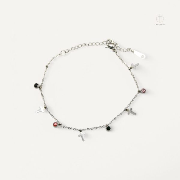 Accessoire mode avec croix et éclat raffiné