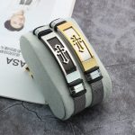 Accessoire homme : bracelet croix au design robuste