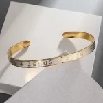 Bracelet Croix élégant en jonc pour un style chic