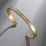 Bracelet Croix en jonc, symbole de foi et d'élégance