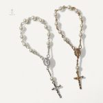Bracelet Croix stylé, accessoire essentiel pour toute tenue
