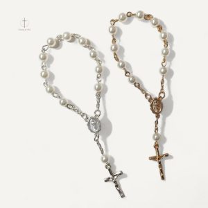 Bracelet Croix stylé, accessoire essentiel pour toute tenue