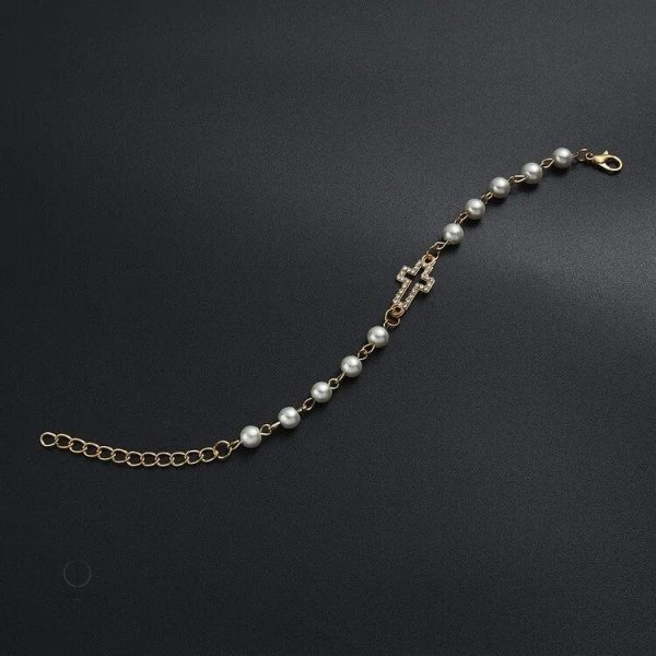 Accessoire élégant : Bracelet Croix en Perles de Nacre