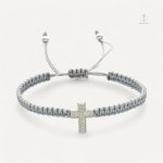 Accessoire ajustable avec une croix en pendentif