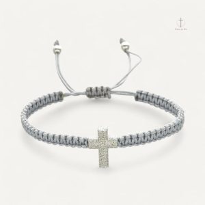 Accessoire ajustable avec une croix en pendentif