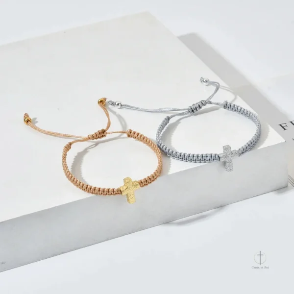 Bracelet tendance avec breloque croix pour un style unique