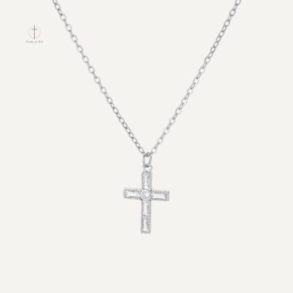 Bijoux croix tendance avec chaîne stylée et moderne