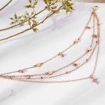 Chaîne cheville croix, accessoire tendance et raffiné
