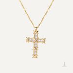 Chaîne Croix en métal élégant pour un style raffiné
