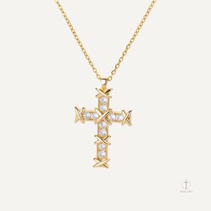 Chaîne Croix en métal élégant pour un style raffiné