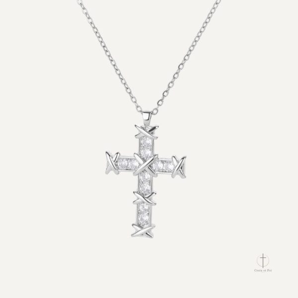 Chaîne en croix, un bijou intemporel pour chaque occasion