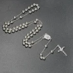 Chapelet élégant avec croix et perles brillantes