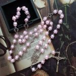Chapelet lumineux avec perles de couleur rose douce