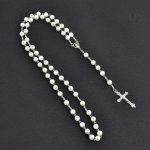 Chapelet blanc, perles en pierre, symbole de foi et de méditation