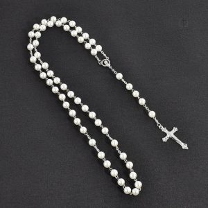 Chapelet blanc, perles en pierre, symbole de foi et de méditation