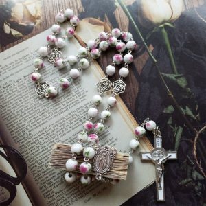 Chapelet traditionnel avec motifs mystiques