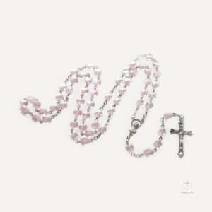 Chapelet en perles roses avec un cœur décoratif
