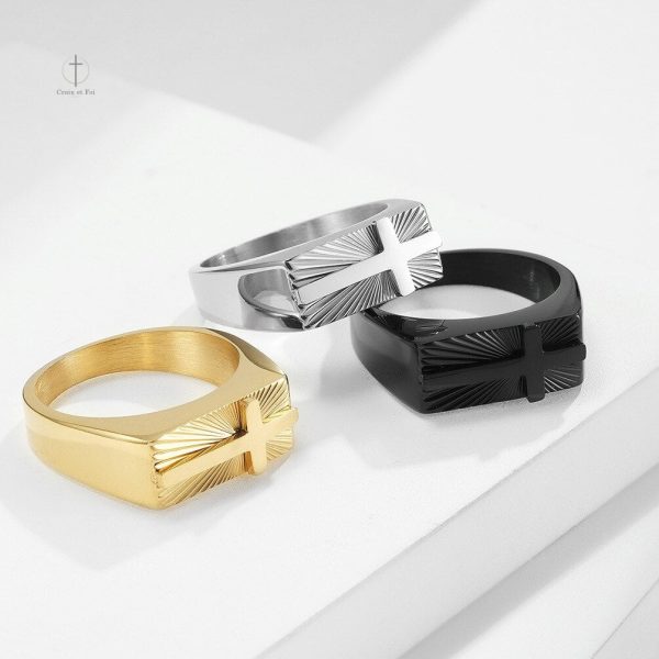 Bague Croix stylée pour un look moderne