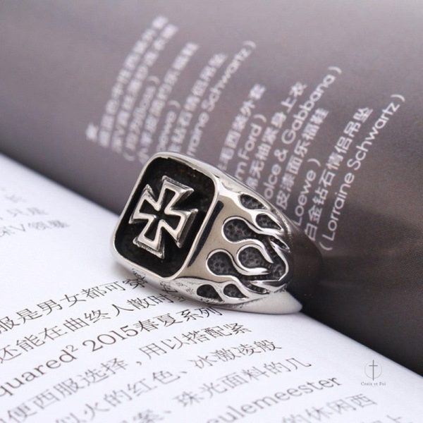 Bague Croix, symbole d'héritage et de tradition
