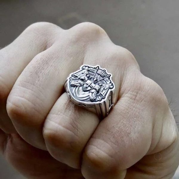 Bague croix Templier au design classique