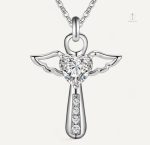 Collier Ange avec pendentif en design croix élégant