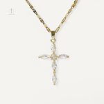 Collier femme en hommage à la foi chrétienne